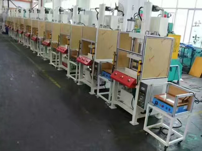 電子導(dǎo)熱管熱壓整形機批量出貨